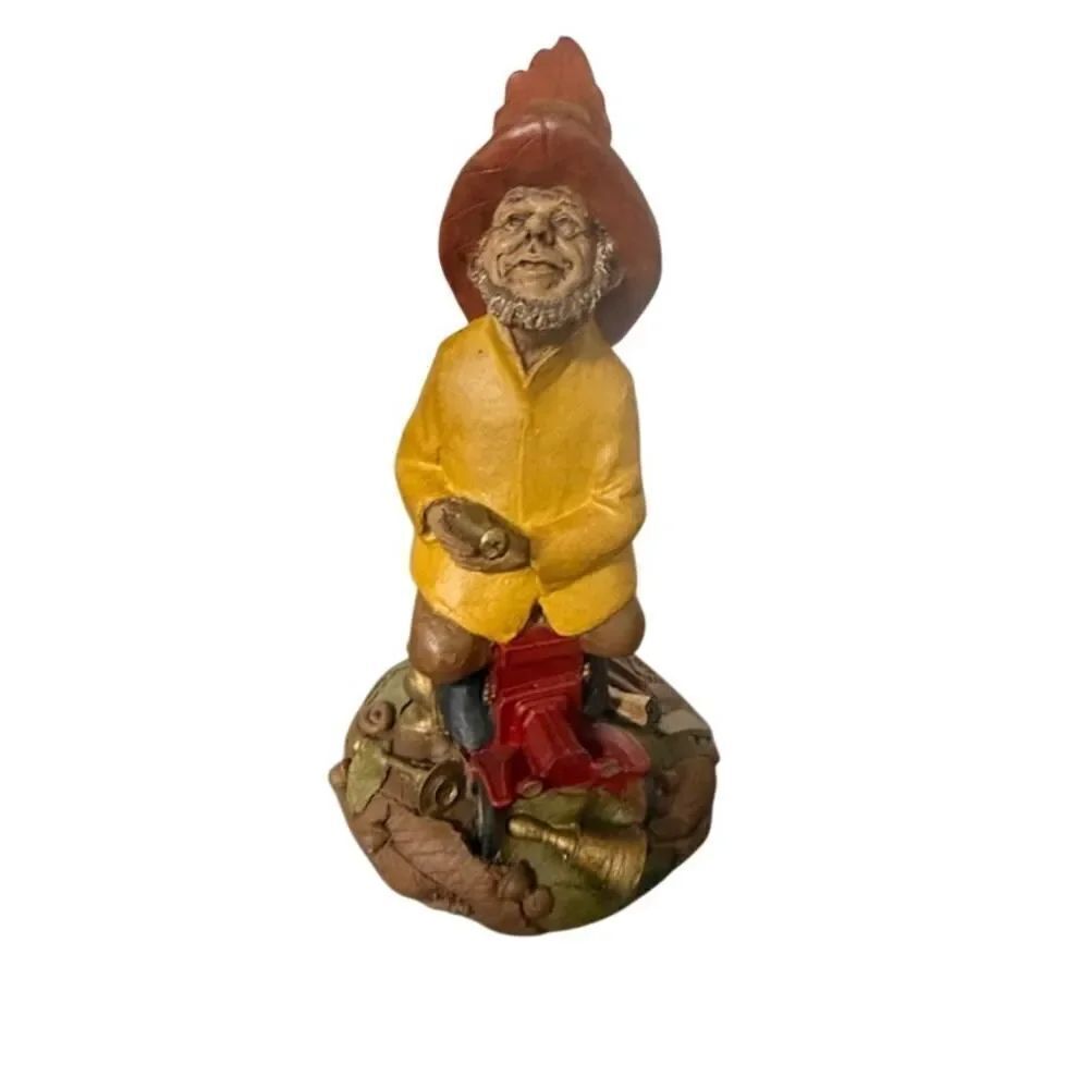 Tom Clark Elmo Firefighter Fireman Figurine 1967 #3022